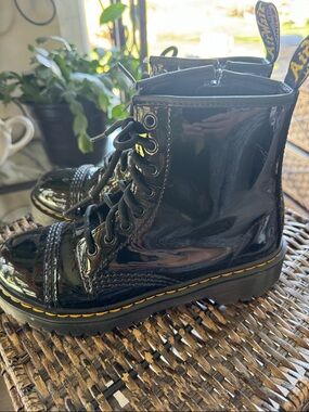 Dr. Martens Sinclair Bex patent leather boots. Kids Size 3